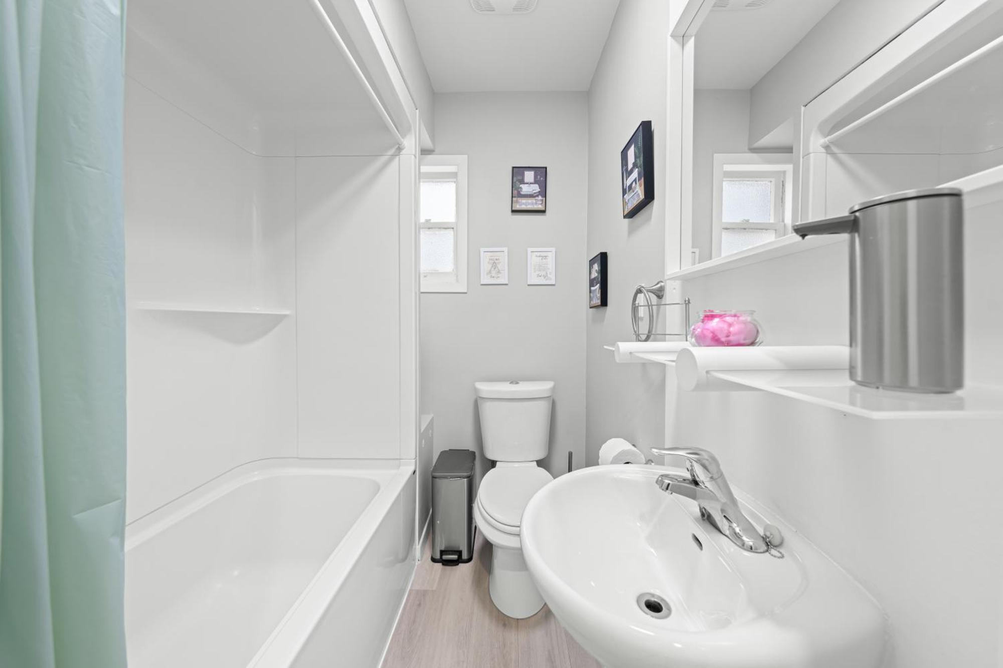 Homestay Close To Mall With Private Toilet, Free Wi-fi And Parking *